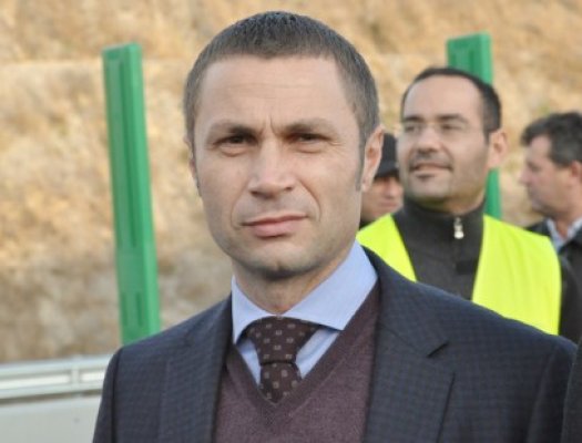 Primarul Mangaliei a achiziţionat cărţi la o acţiune caritabilă